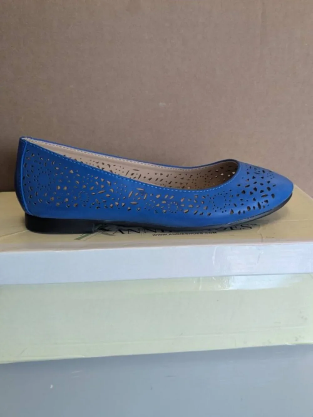 Annie Comfort brand blue laser-cut ballet flats, Size 6 - O